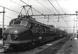 . Op 18-5-1956 werd de 711 afgeleverd en op 5-7 door NS in dienst