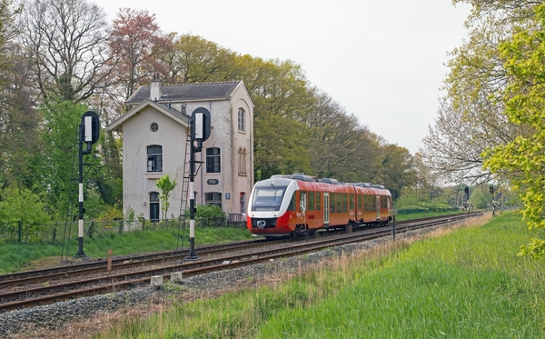 Lint nr. 36 Syntus bij voormalig station Markelo 17-4-2014.