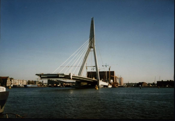 De bouw van de Erasmusbrug in 1995
