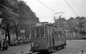 Op het Centraal Station oostzijde had in 1954 de Nieuwmarkttram