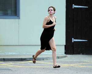 50514_EmmaWatson_RunningandShoppinginLondon_August62011_By_oTTo9_