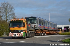 Opgeslagen railvoertuigen op transport 22-04-2015