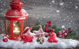 kerst-wallpaper-met-kerstdecoratie-in-de-sneeuw-en-een-houten-ach