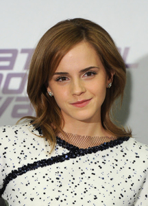 Emma+Watson+National+Movie+Awards+2010+Winners+l_X9bsRBalal