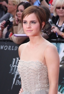 Emma Watson_HarryPotterAndTheDeathlyHallows II premiere_070711_86