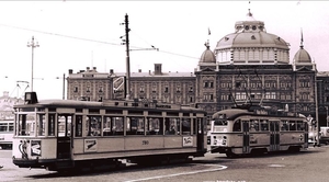 Gevers Deynootplein 1958.. lijn 14 , trekt een andere tram .