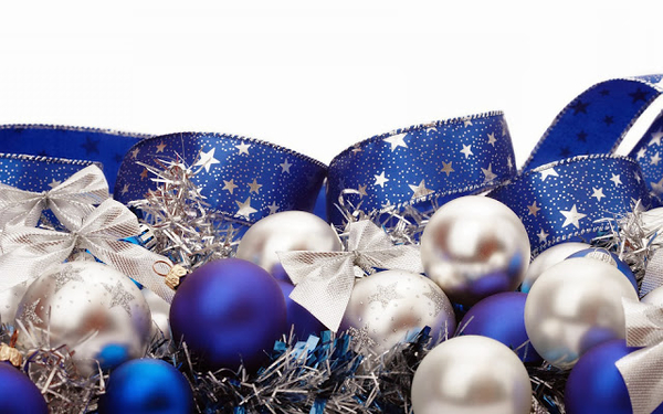 blau-und-silber-weihnachtskugeln-hd-weihnachten-hintergrund-bilde