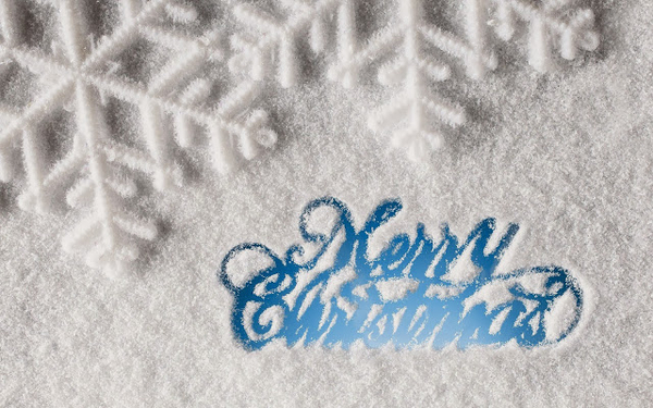merry-christmas-im-schnee-geschrieben-hd-frohe-weihnachten-hinter