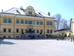 3  Schloss Hellbrun _facade