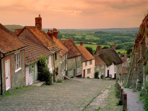 Gold_Hill_Cottages,_Shaftesbury,_England