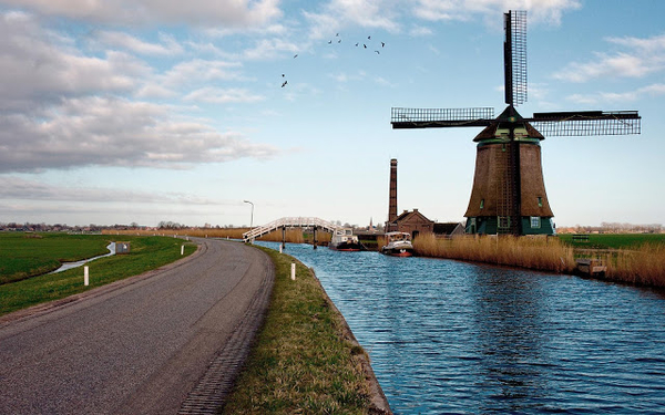 landschap-met-een-molen-en-een-kanaal-met-boten-hd-nederland-acht