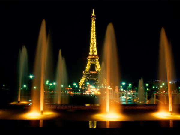 Eiffel_Tower,_Night