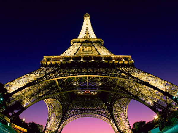 Eiffel_Tower_Paris_France