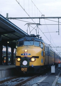 Deze snor mag er ook nog bij. De 761 in Leeuwarden 12-01-1996.