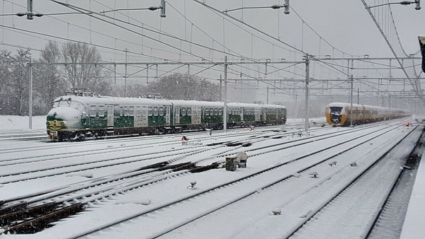 De DM'90 stellen samen met 766 op Nijmegen in de sneeuw 10-12-17