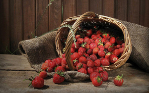 hd-fruit-wallpaper-met-eenzak-vol-met-aardbeien-hd-achtergrond