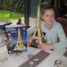 46) Jana met haar verlichte Eiffeltoren