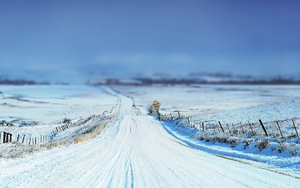 hd-winterlandschap-achtergrond-met-een-weg-en-veel-sneeuw-hd-wint
