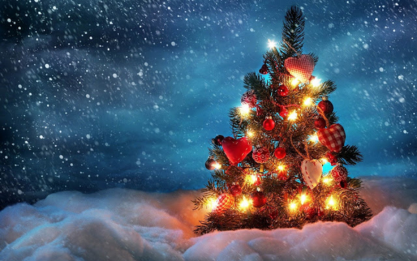 hd-kerst-wallpaper-met-een-brandende-kerstboom-en-sneeuw-kerst-ac