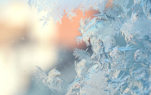 hd-winter-wallpaper-met-ijs-op-het-raam-hd-winter-achtergrond-fot