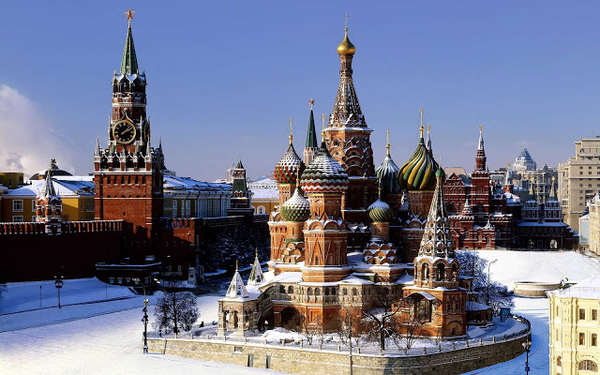 achtergrond-van-winter-in-moskou-met-sneeuw-op-het-kremlin