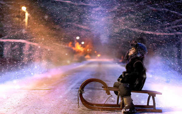 foto-kind-met-slee-op-straat-tijdens-een-sneeuwbui-hd-winter-bure