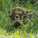 foto-van-een-scherpschutter-met-camouflage-goed-verstopt-in-het-h