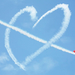 vliegtuig-maakt-een-hartje-in-de-lucht-hd-hartjes-wallpaper