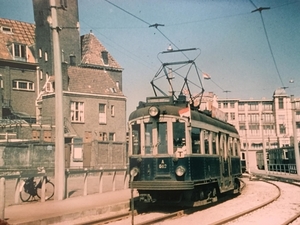 De Blauwe Tram op beginpunt te Scheveningen jaren vijftig