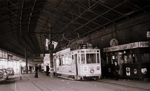 Lijn 11 onder de kap van het Hollands Spoor in 1962