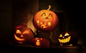 hd-halloween-wallpaper-met-brandende-pompoenen-hd-halloween-achte