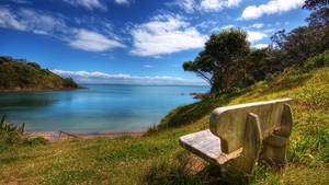 nice-view-on-water-from-wooden-bench
