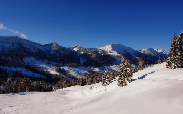 schone-winter-hintergrundbilder-mit-schnee-in-den-bergen