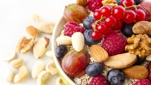 breakfast-muesli-nuts-berries_1987146339