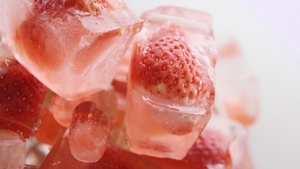 frozen-strawberries_1792185582