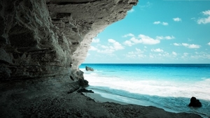 beach-cave_664654718