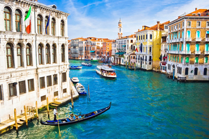 136495__venice-italy-venice-italy-architecture-house-flags-canal-