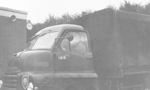 180 Buren 1e Pr vrachtwagen rond het plein duwen  10-1967