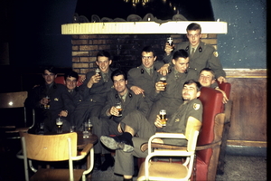 200 Laatste biertjes met de vrienden in de kantine 10-1967