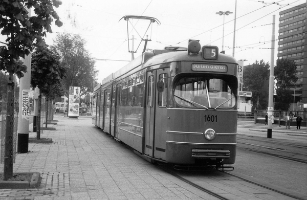 1601, lijn 5, Stationsplein, 18-6-1987, (L.R. de Reijke)