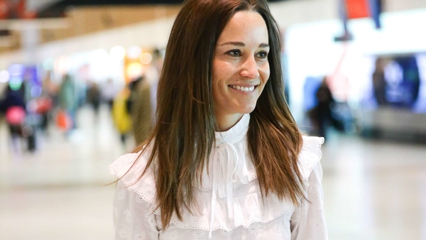 pippa-middleton-at-sydney-airport-on_cover_1920_1080_60_c1_c_t_0_