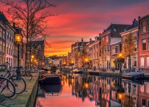amsterdam-canal-sunset-houses-bicycle-boats-germany