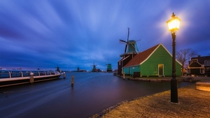 The-Netherlands-village-houses-windmill-river-lights-night_1366x7