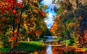 Beautiful-Canal-In-The-Autumn-Park-Wallpaper