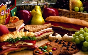 10413picnic_lunches_sandwiches_fruit_cookies_37502_3840x2400