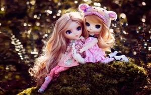 two-cute-dolls-wallpapers-for-facebook-1