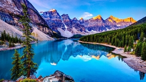 Canadian-Rockies-Mountain-Lake-Wallpaper