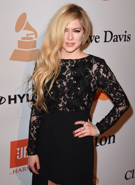 avril-lavigne-at-2016-pre-grammy-gala-and-salute-to-industry-icon