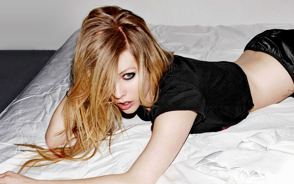 avril-lavigne-sexy-widescreen-wallpapers-x-24-5-of-5-16