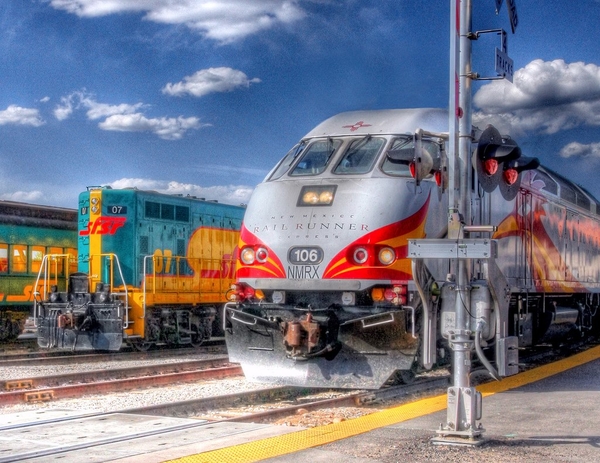 De railrunner 106 staat klaar in Santa Fe, New Mexico.